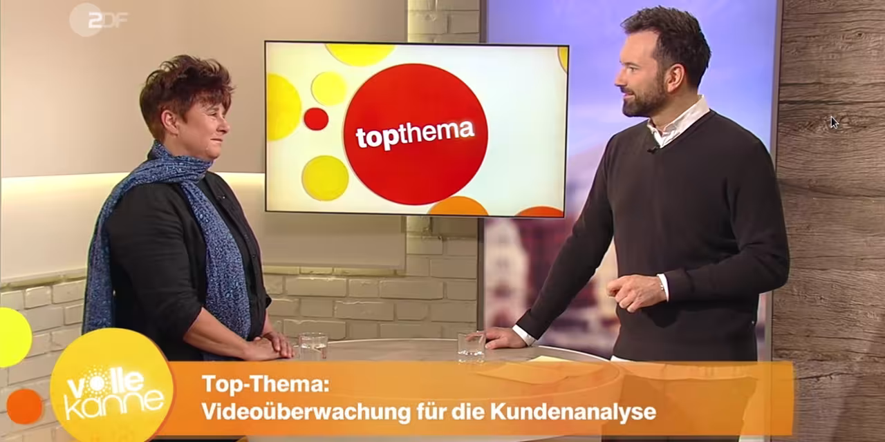 Rena Tangens mit einem Moderator im Studio von „Volle Kanne“.