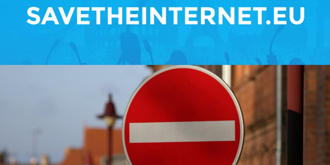 Ein Verkehrsschild „Einfahrt verboten“. Darüber das Logo von "savetheinternet.eu".