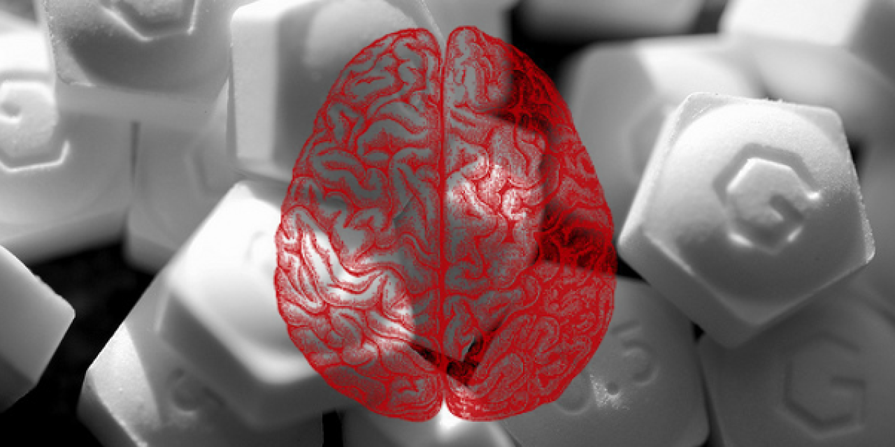 Collage: Foto von Tabletten (in schwarz-weiß). Darüber eine Grafik eines Gehirns im Querschnitt (rot).
