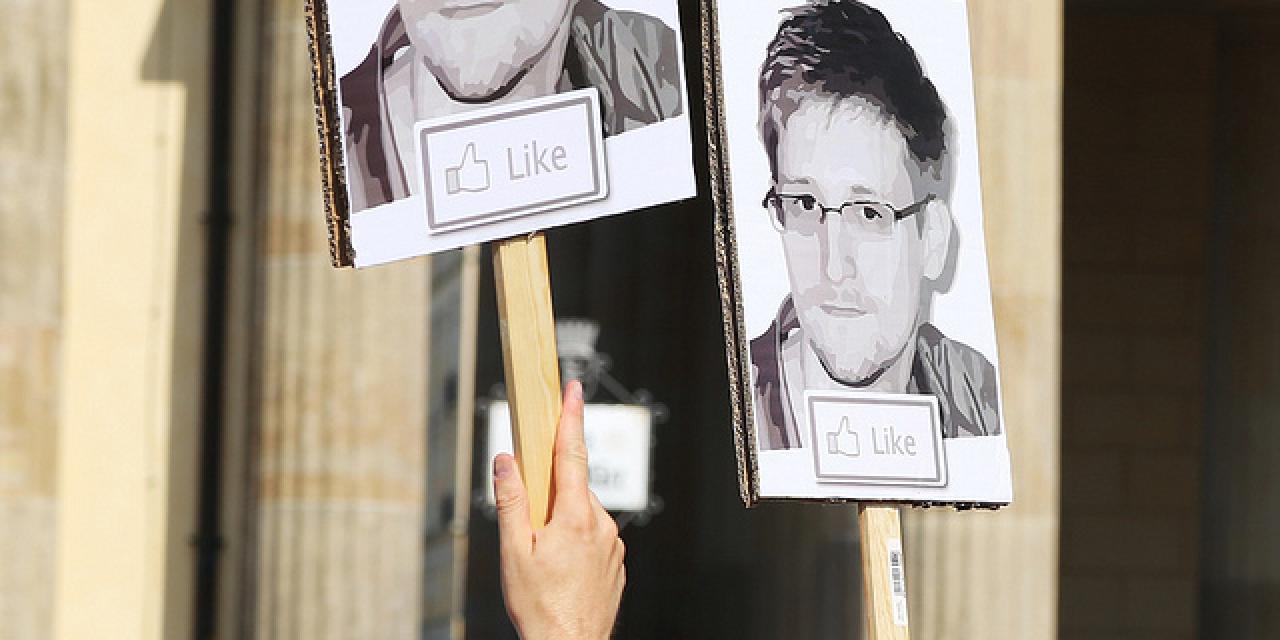 Plakate von Edward Snowden auf der StopWatchingUS.