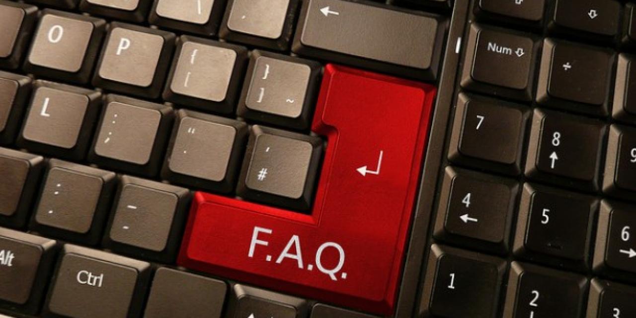 Eine schwarze Tastatur. Die Eingabetaste ist mit FAQ beschriftet und rot.